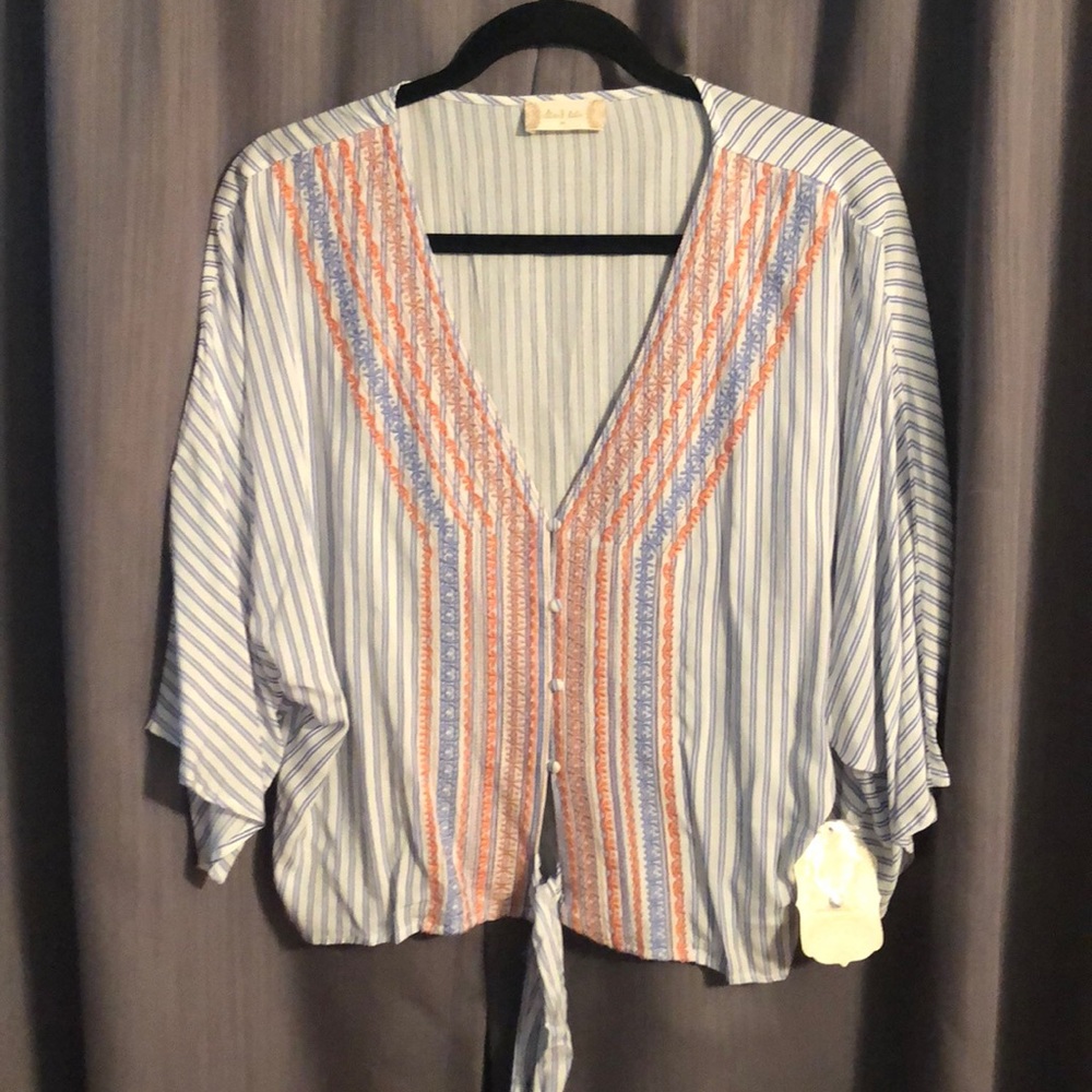 Boutique tie front top